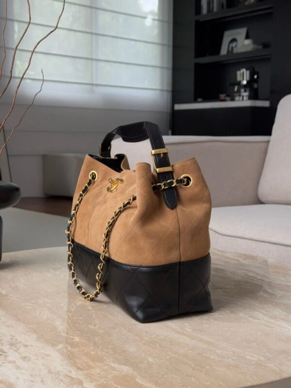 CHANEL Métiers d’art Small Tote