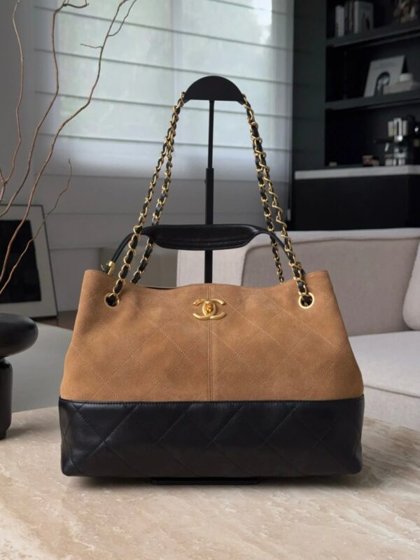 CHANEL Métiers d’art Small Tote