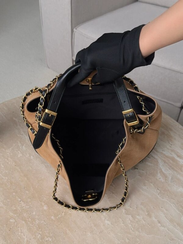 CHANEL Métiers d’art Small Tote
