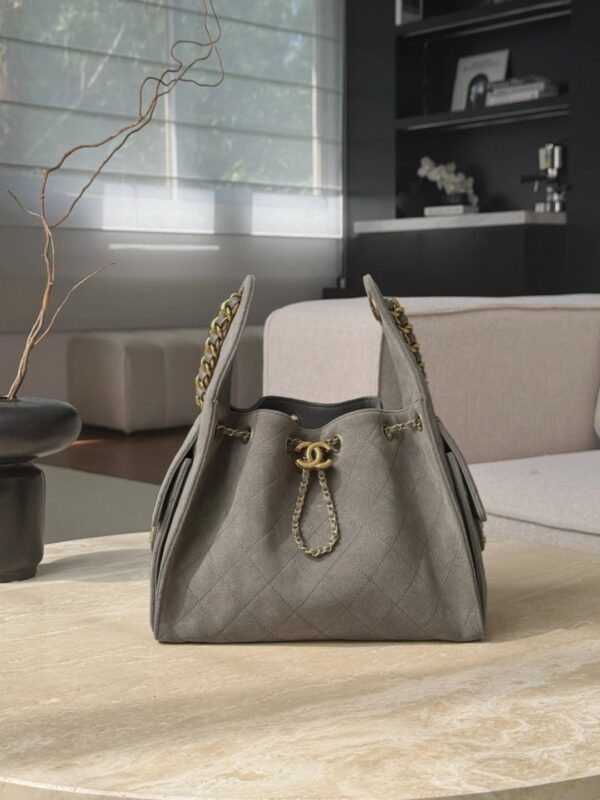CHANEL 25 Hobo Bag Suede in Grey