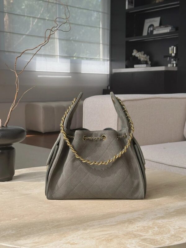 CHANEL 25 Hobo Bag Suede in Grey