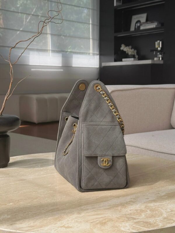 CHANEL 25 Hobo Bag Suede in Grey