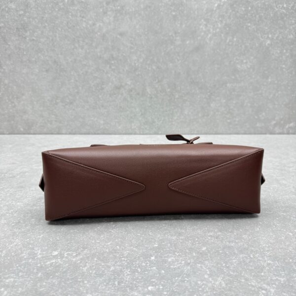 ALAIA LE TECKEL MEDIUM BAG IN CALFSKIN