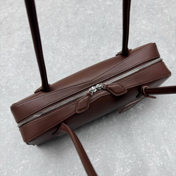 ALAIA LE TECKEL MEDIUM BAG IN CALFSKIN