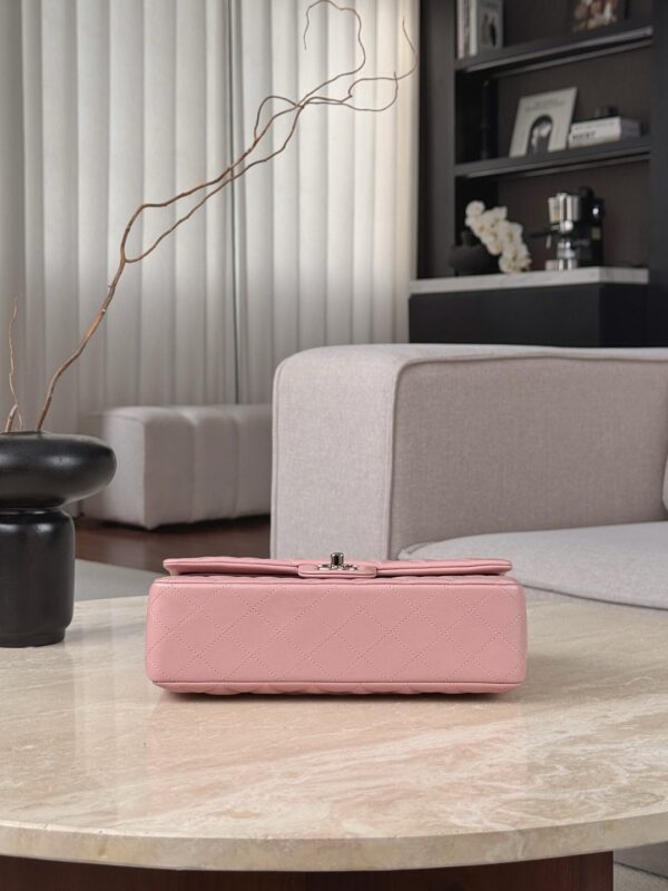 CHANEL Classique Flap Medium Lambskin