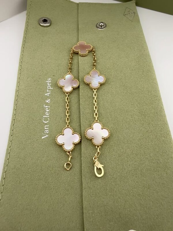 Screenshot VCA Vintage Alhambra pendant-Pink mother-of-pearl
