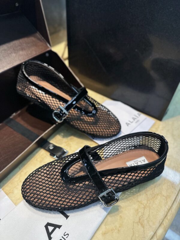 ALAIA BALLET FLATS IN FISHNET