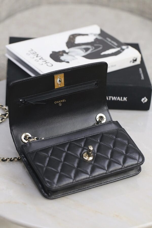 chanel 25s lambskin & crystal woc