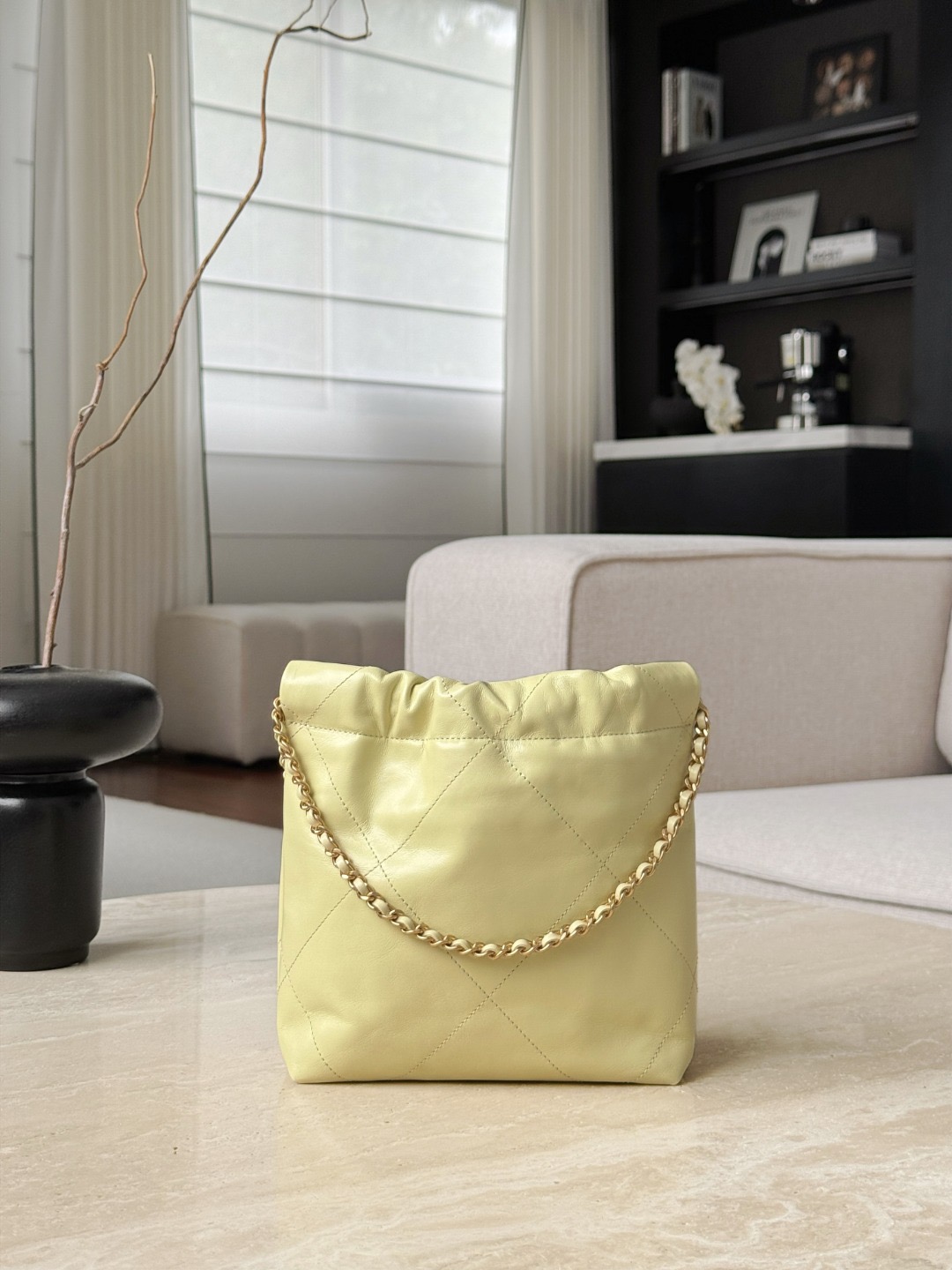 IMG_8520 CHANEL Shiny Calfskin Quilted Mini 22 In Chick Yellow - 图片 3