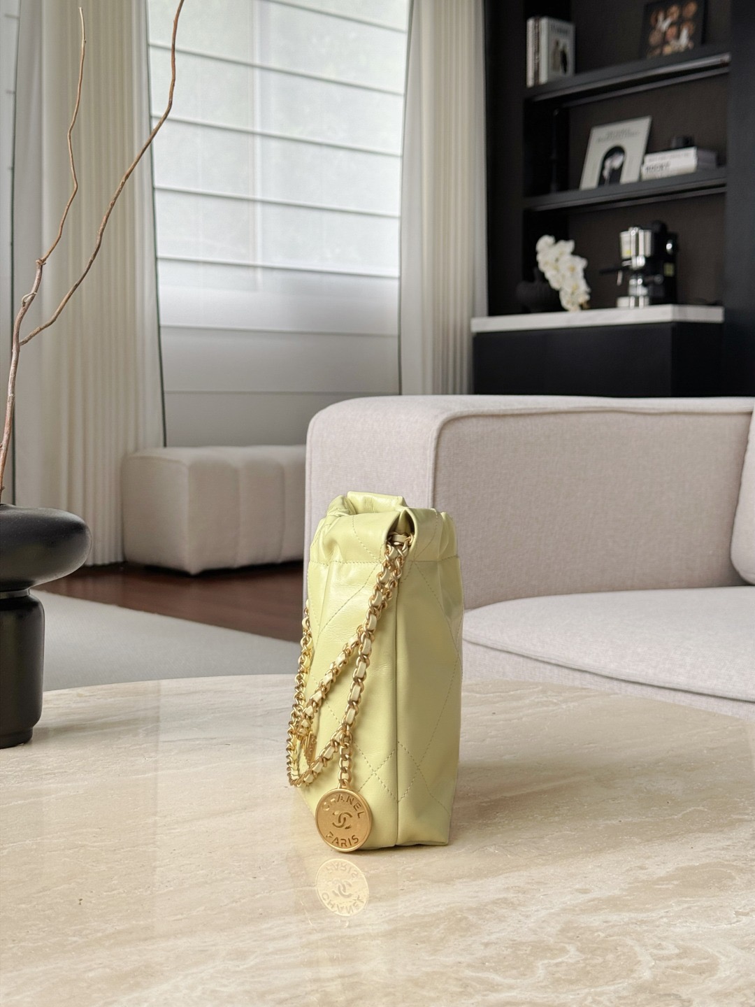 IMG_8521 CHANEL Shiny Calfskin Quilted Mini 22 In Chick Yellow - 图片 4
