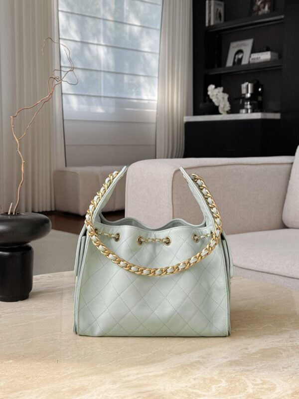 CHANEL 25A Hobo Bag Caviar leather In Mint Green