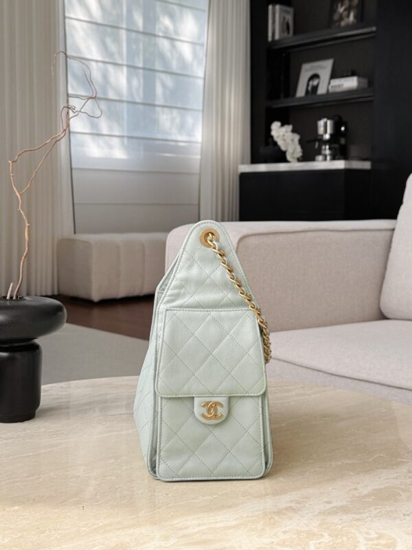 CHANEL 25A Hobo Bag Caviar leather In Mint Green