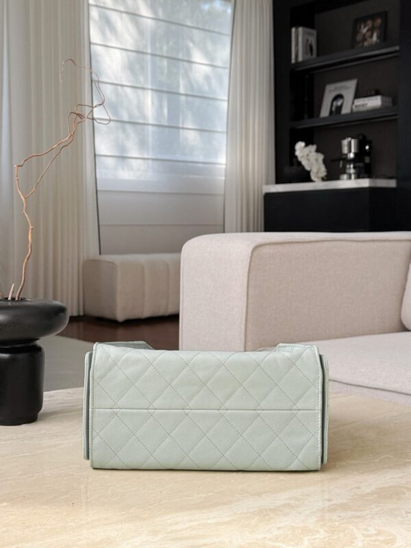 CHANEL 25A Hobo Bag Caviar leather In Mint Green