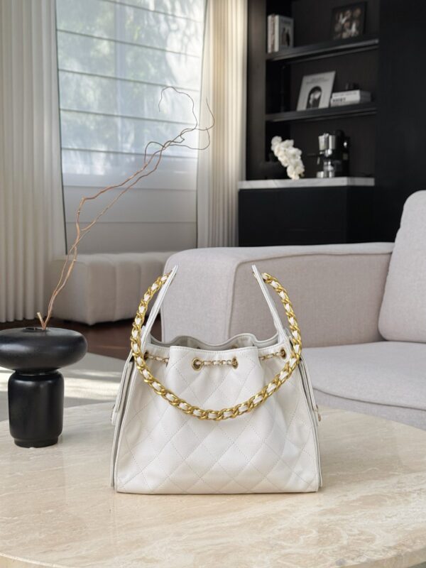 CHANEL 25P Hobo Bag Caviar leather In White
