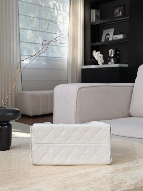 CHANEL 25P Hobo Bag Caviar leather In White