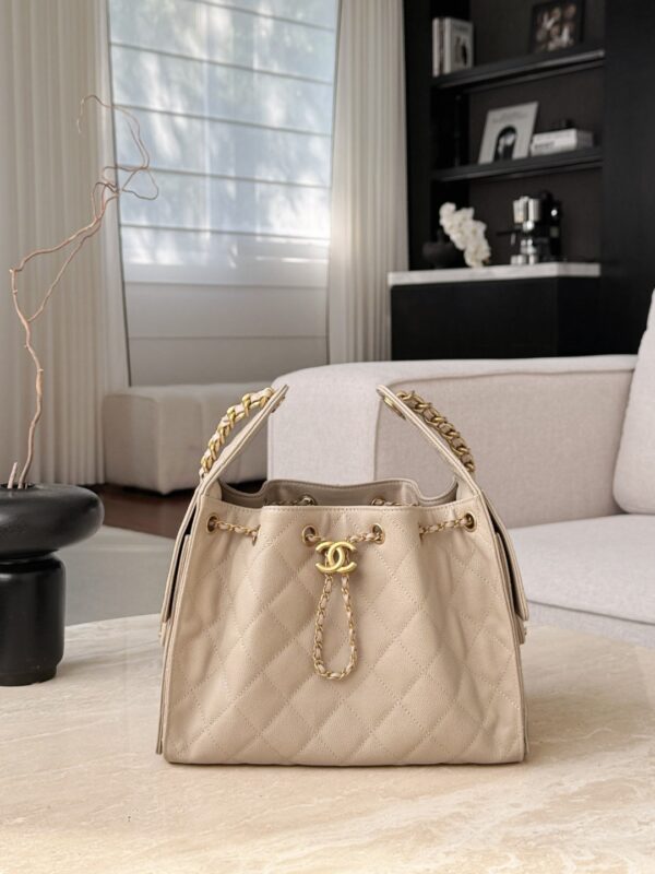 CHANEL 25A Hobo Bag Caviar leather In Beige