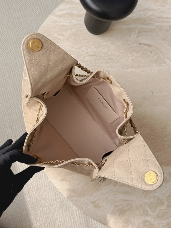 CHANEL 25A Hobo Bag Caviar leather In Beige