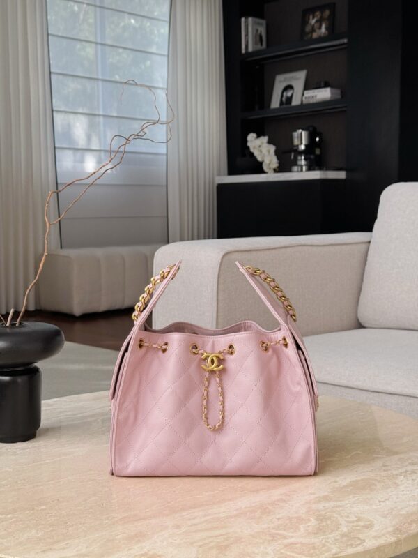 CHANEL 25A Hobo Bag Caviar leather In Light Pink