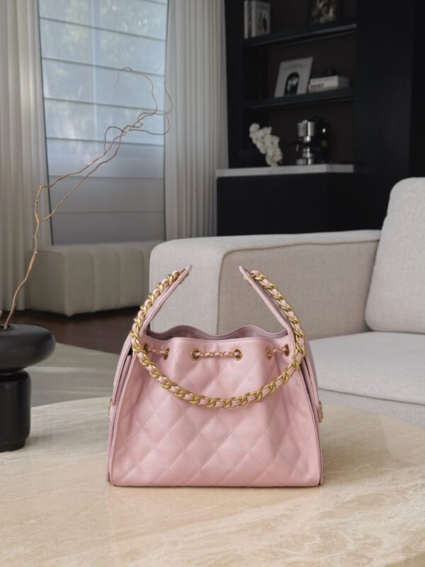 CHANEL 25A Hobo Bag Caviar leather In Light Pink