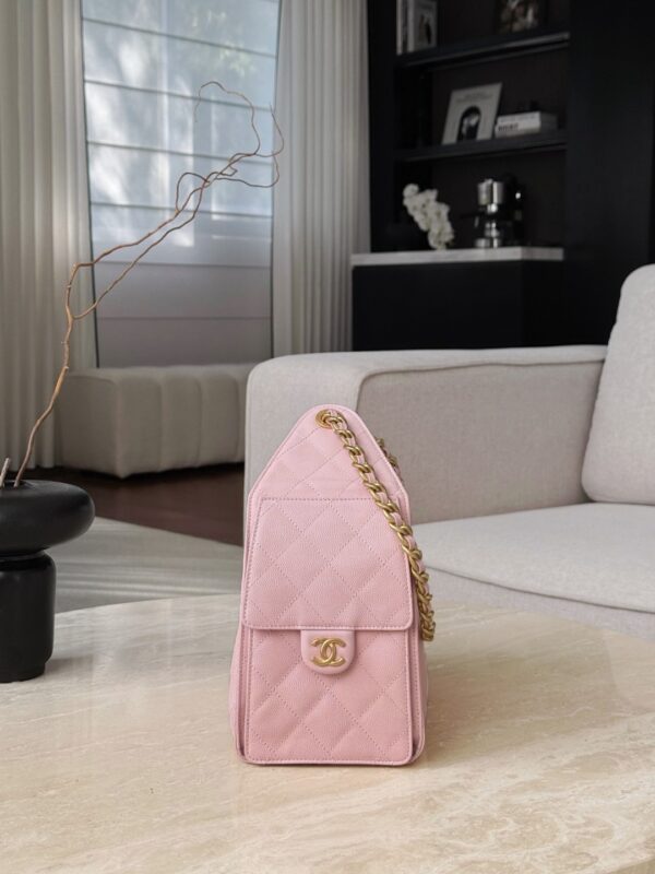 CHANEL 25A Hobo Bag Caviar leather In Light Pink