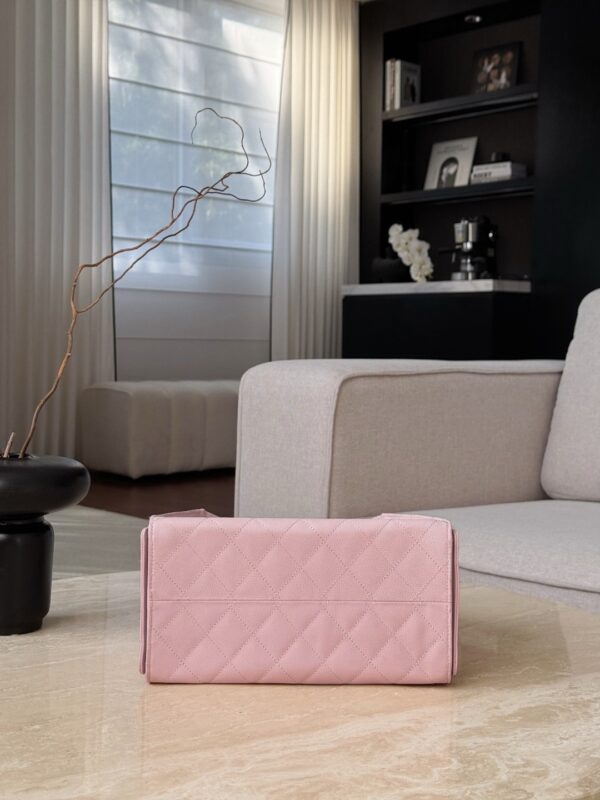 CHANEL 25A Hobo Bag Caviar leather In Light Pink