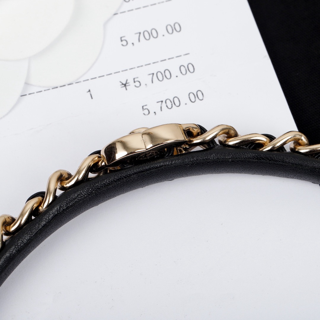 IMG_8721 CHANEL Metal Lambskin CC Turnlock Chain Headband Gold Black - 图片 6