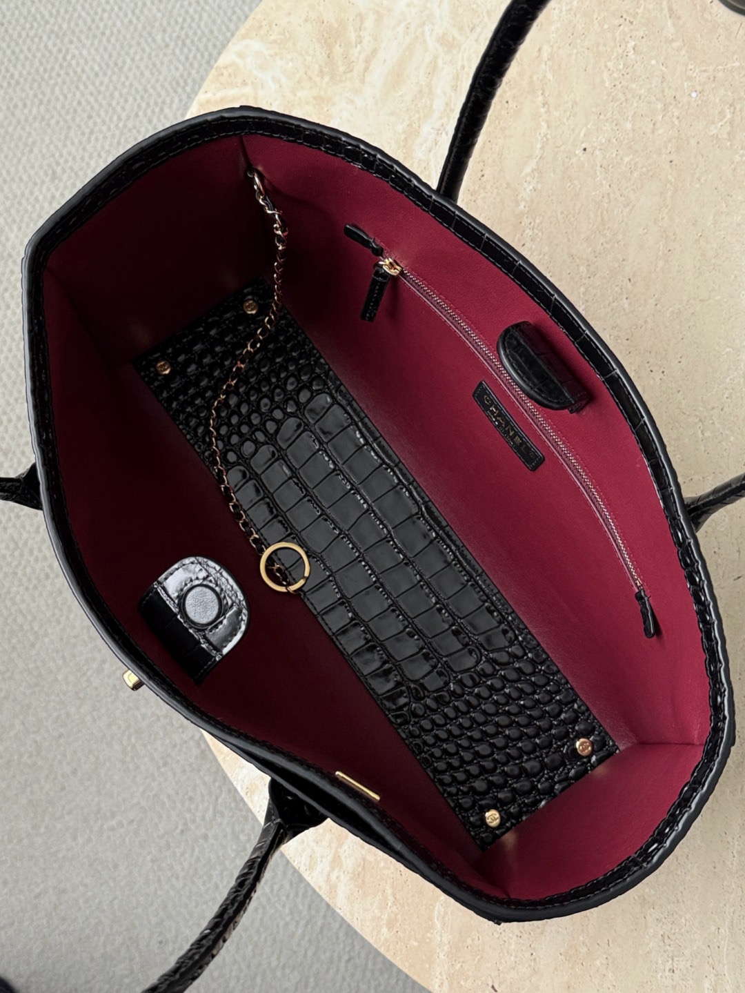 IMG_8745 CHANEL Small Tote bag Crocodile embossed calfskin - 图片 6