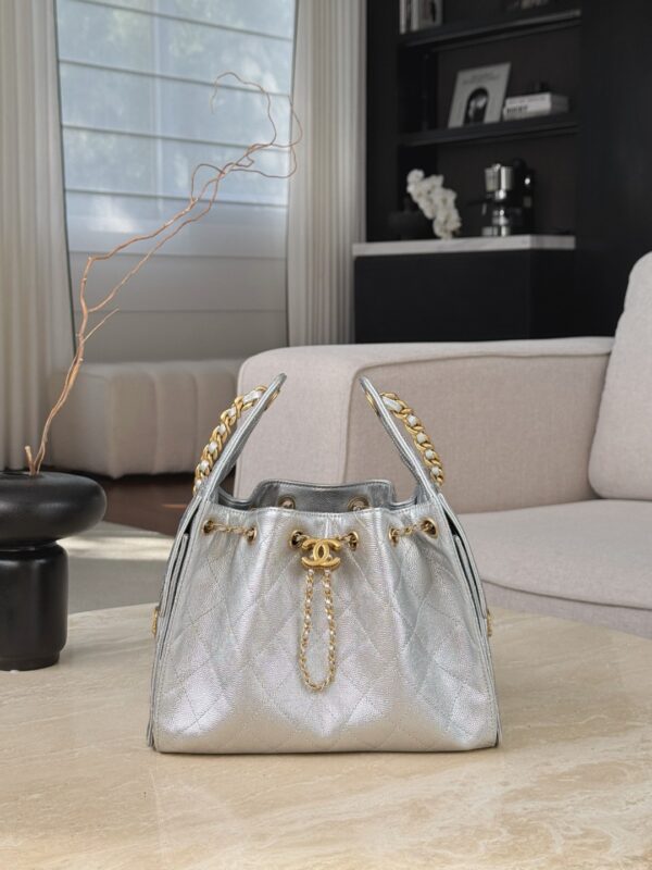 CHANEL 25A Hobo Bag Caviar leather In Silver