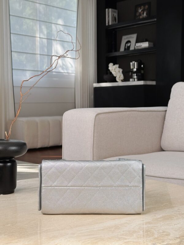 CHANEL 25A Hobo Bag Caviar leather In Silver