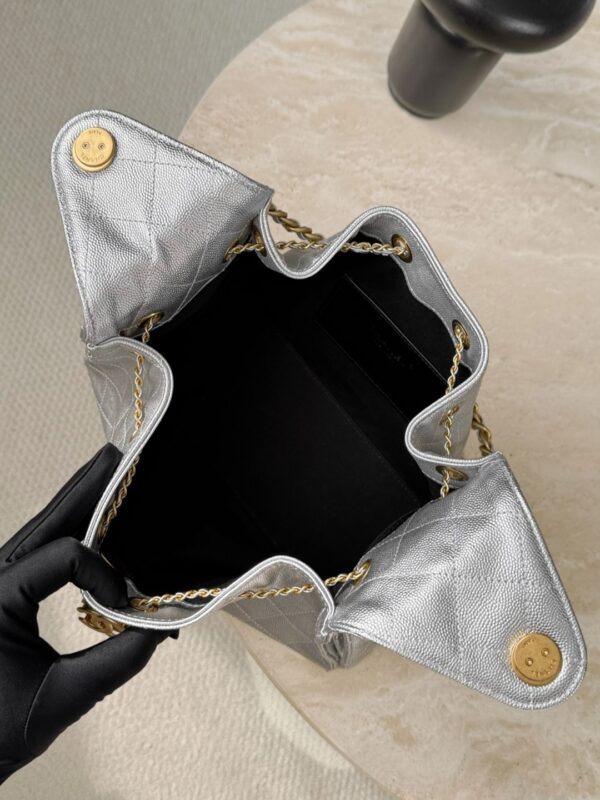 CHANEL 25A Hobo Bag Caviar leather In Silver