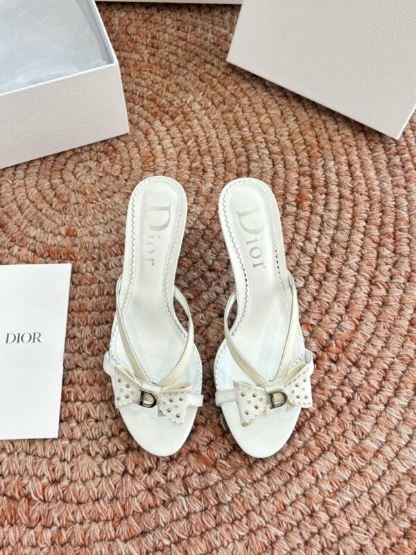 DIOR vintage christian dior 2000s white ‘d’ bow heels
