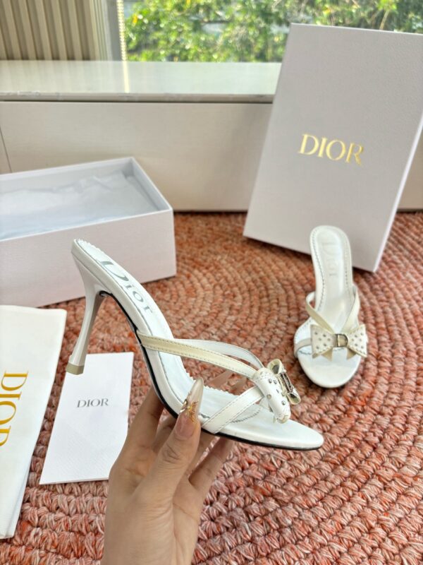 DIOR vintage christian dior 2000s white ‘d’ bow heels