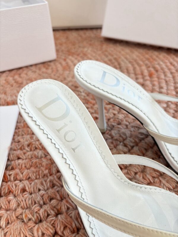 DIOR vintage christian dior 2000s white ‘d’ bow heels