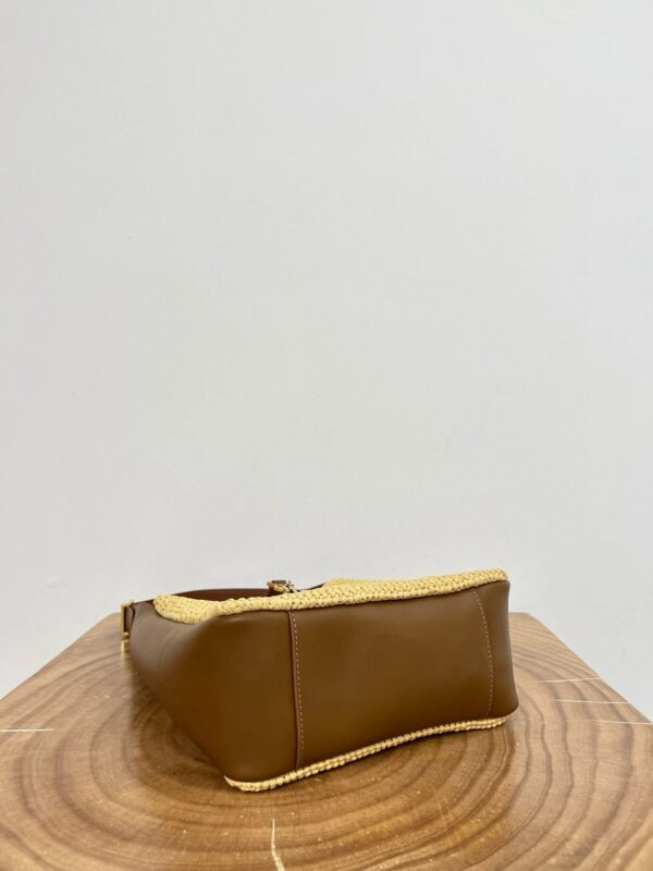 ysl le 5 À 7 supple small in raffia and leather in beige