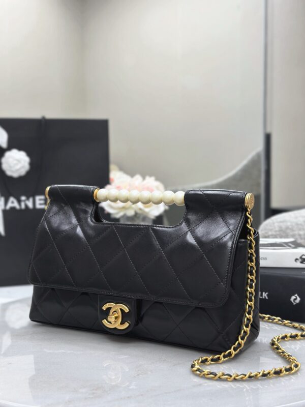 CHANEL 25P Pearl handle chain flap bag