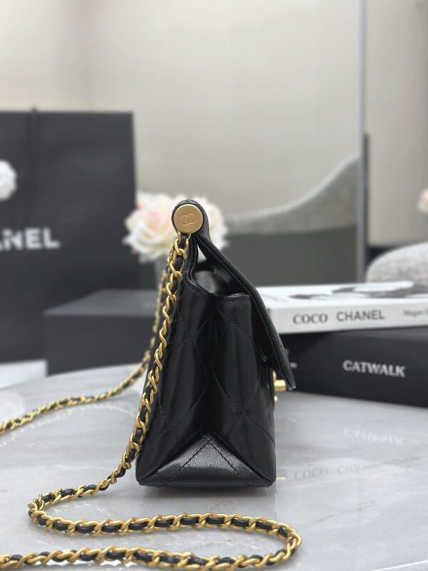 CHANEL 25P Pearl handle chain flap bag