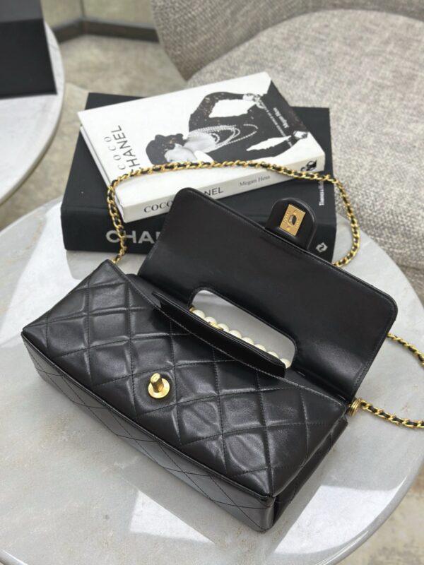 CHANEL 25P Pearl handle chain flap bag