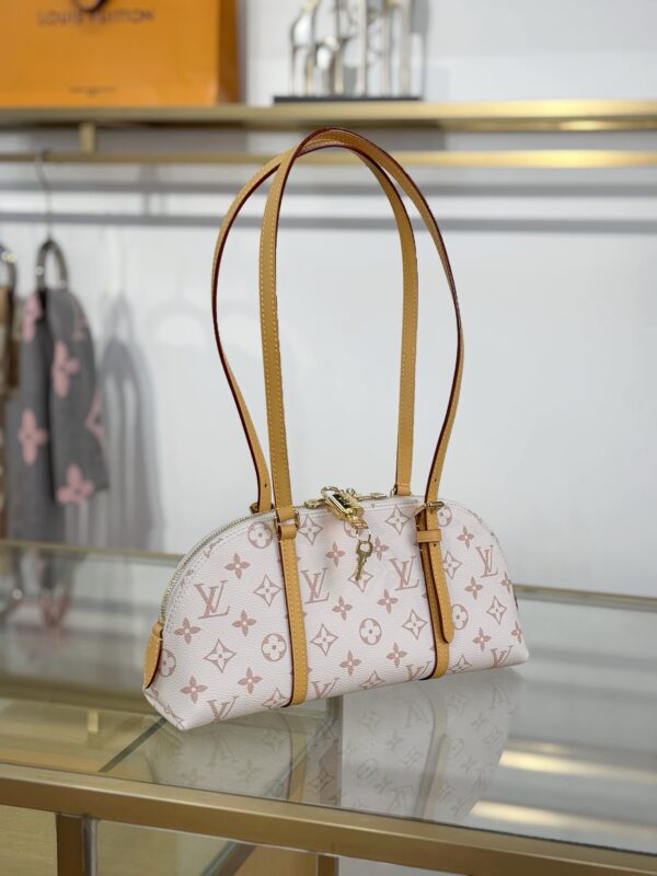 LV Squire East-West M2A457