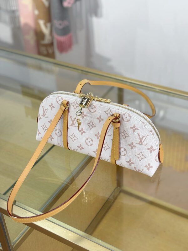 LV Squire East-West M2A457