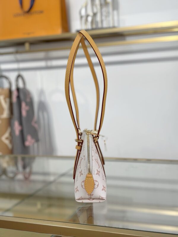 LV Squire East-West M2A457