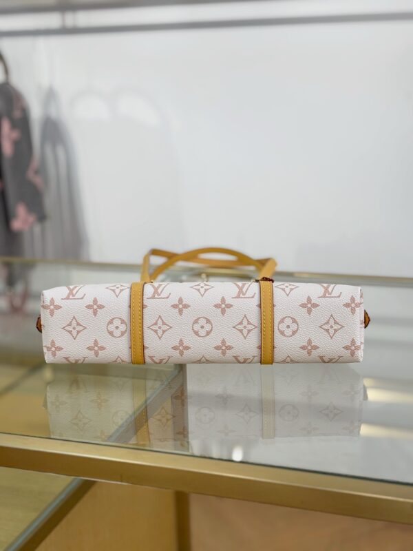 LV Squire East-West M2A457