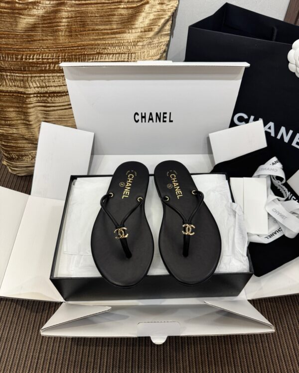CHANEL Leather flip flops
