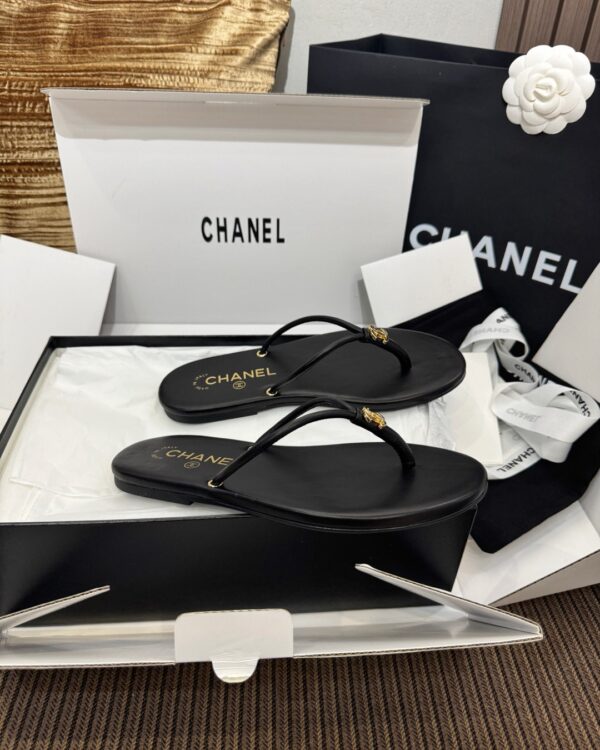 CHANEL Leather flip flops