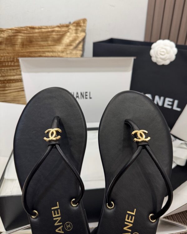 CHANEL Leather flip flops