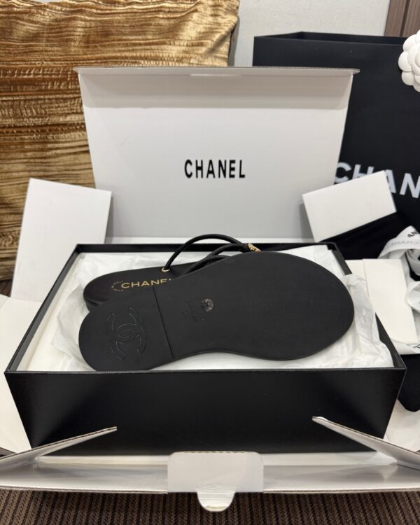 CHANEL Leather flip flops