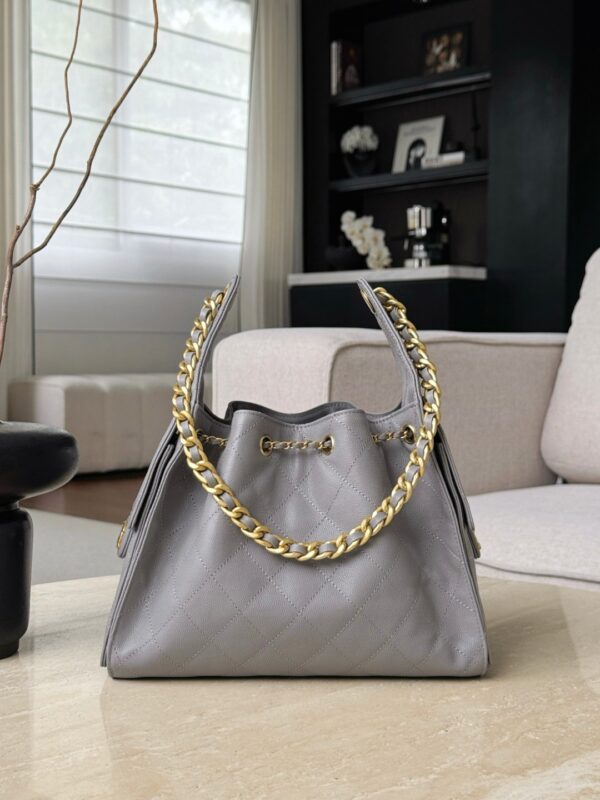 CHANEL 25Bag Caviar leather In Grey
