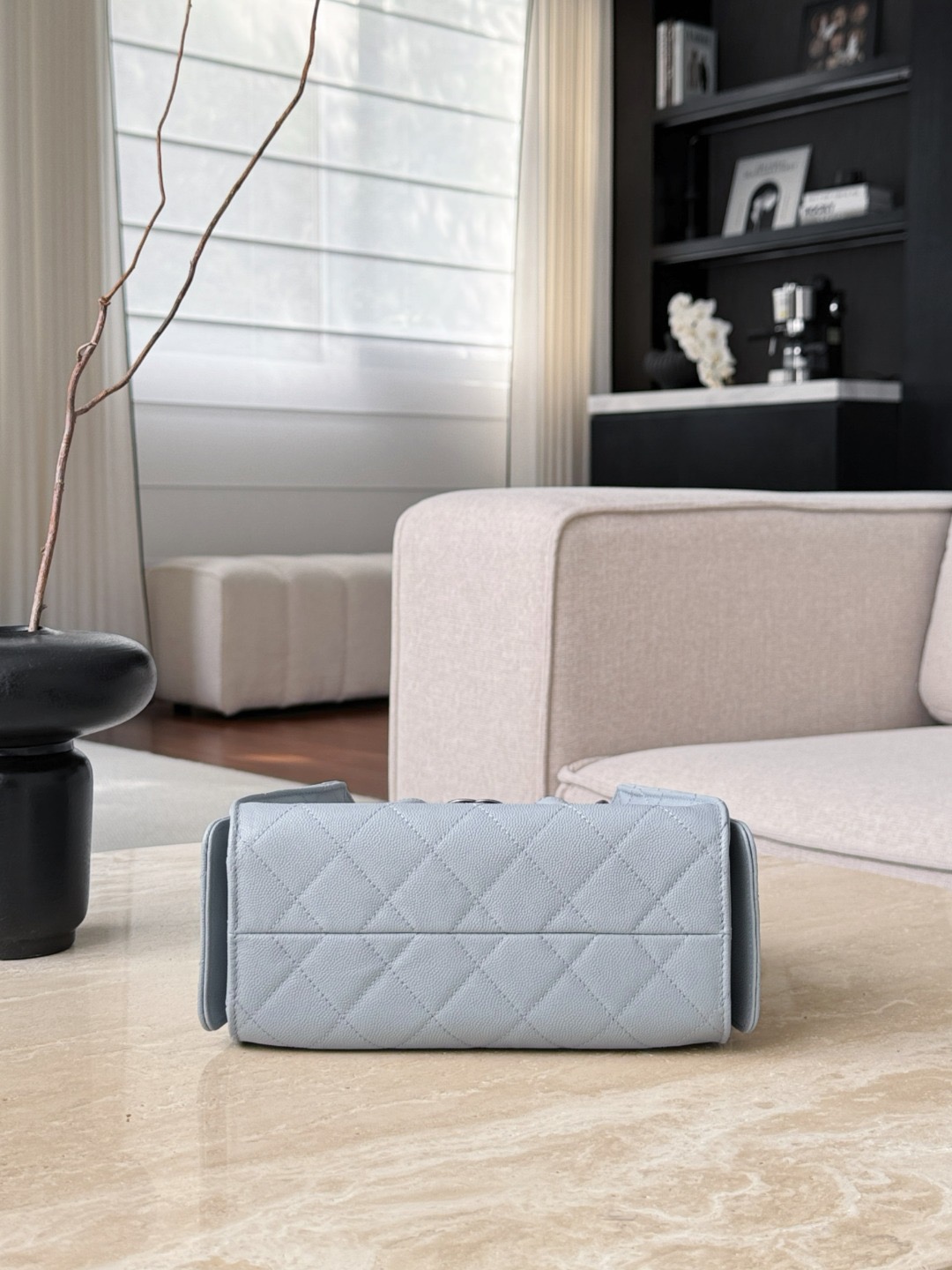 IMG_9637 CHANEL 25 Hobo Bag Caflskin Lake Blue With Charcoal Color - 图片 5