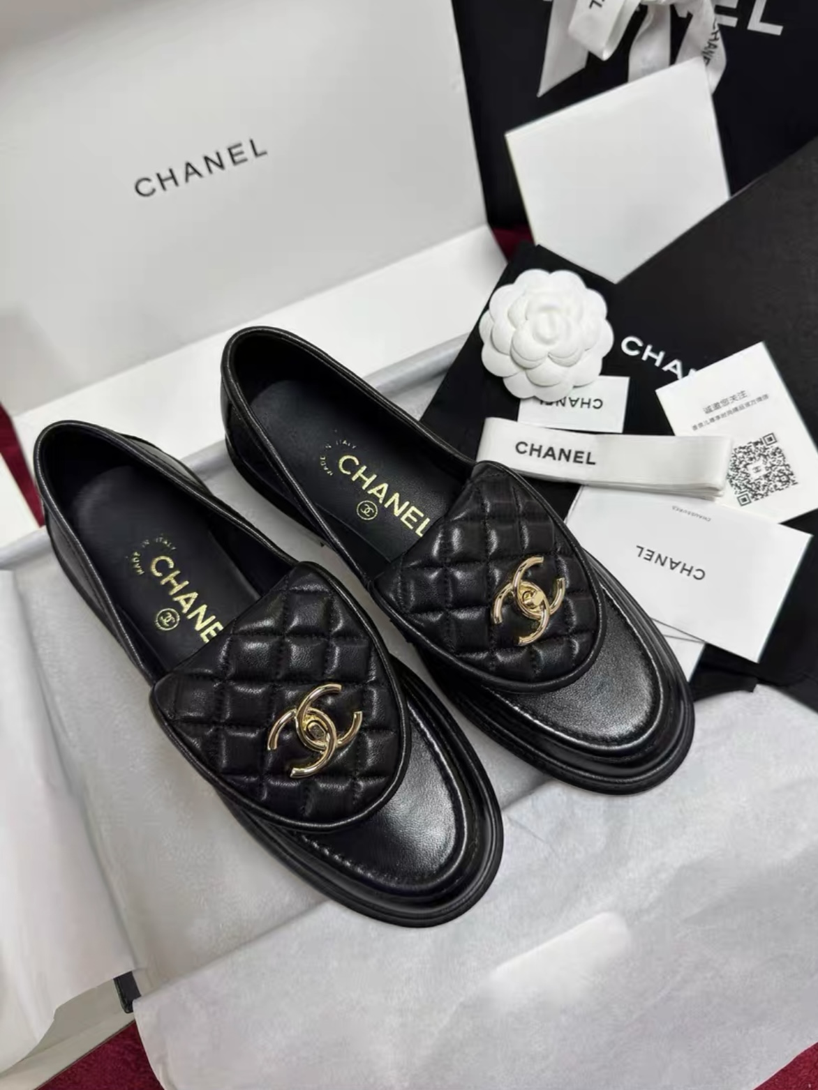 Screenshot CHANEL Lambskin Quilted CC Turnlock Loafers - 图片 2