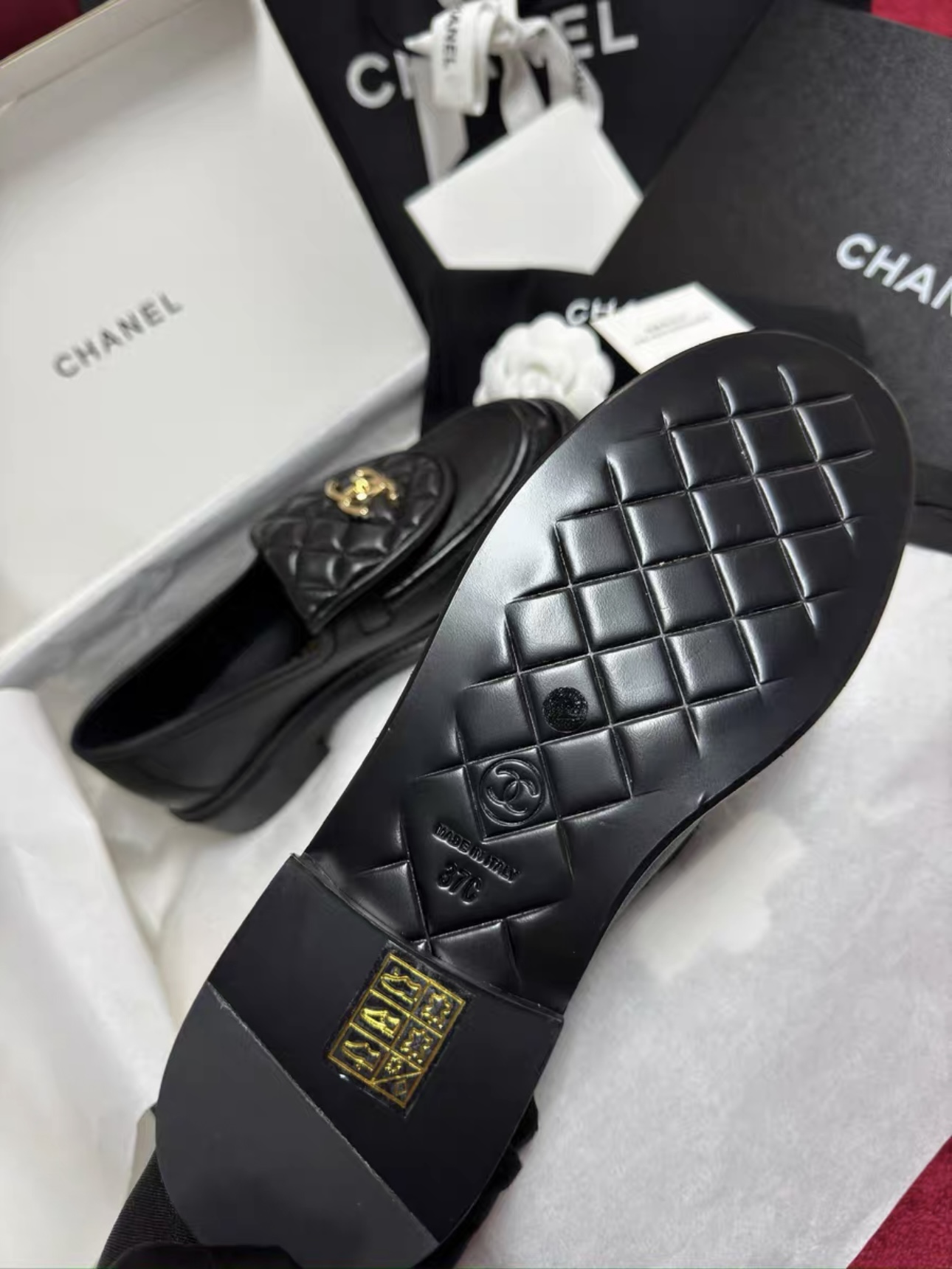 Screenshot CHANEL Lambskin Quilted CC Turnlock Loafers - 图片 6
