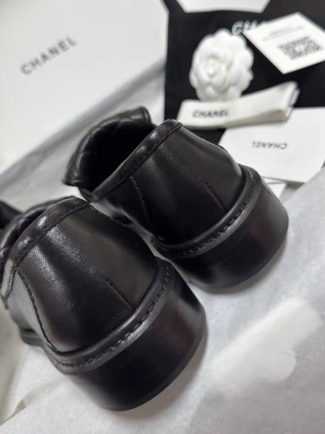 Screenshot CHANEL Lambskin Quilted CC Turnlock Loafers - 图片 5